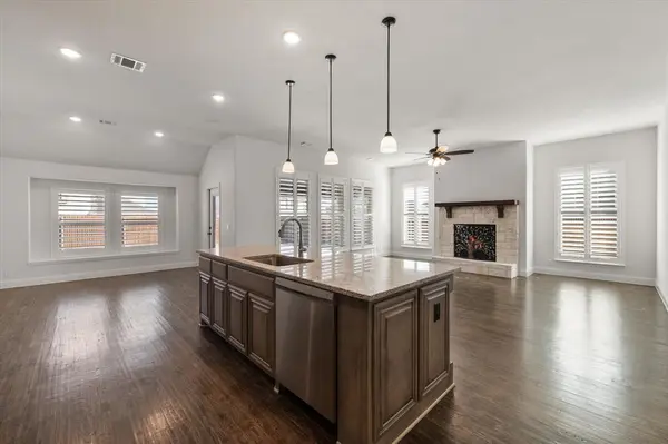 137 Fireberry Drive, Glenn Heights, TX 75154