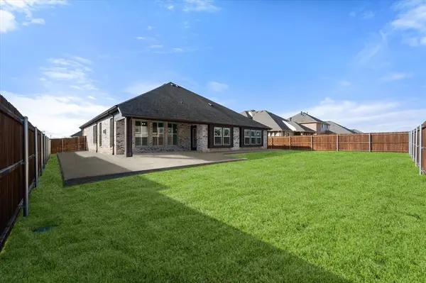 137 Fireberry Drive, Glenn Heights, TX 75154