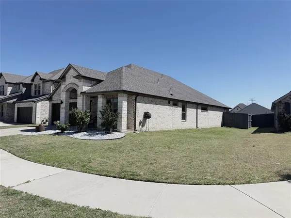 6718 Goldenrain Drive, Venus, TX 76084