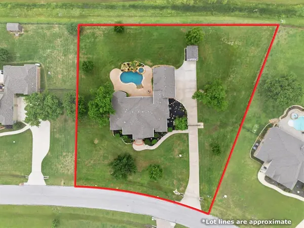 12833 Whisper Willows Drive, Fort Worth, TX 76052