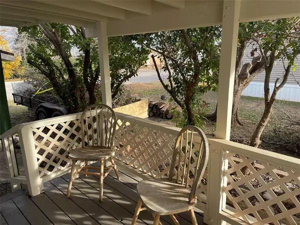 102 Mendy Lane, Tye, TX 79563