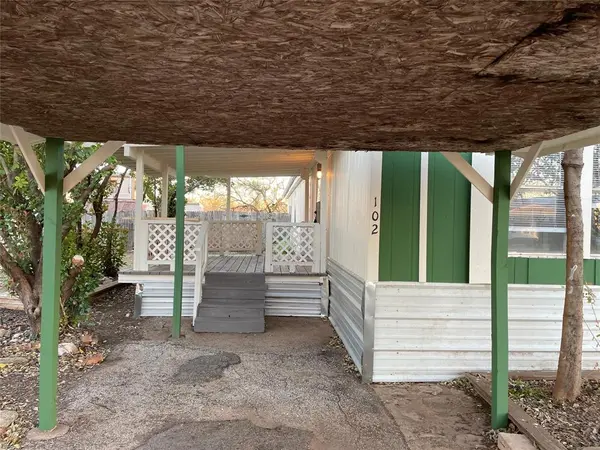 102 Mendy Lane, Tye, TX 79563