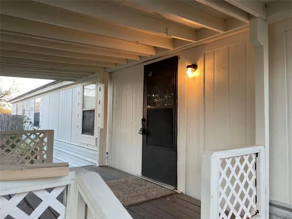 102 Mendy Lane, Tye, TX 79563