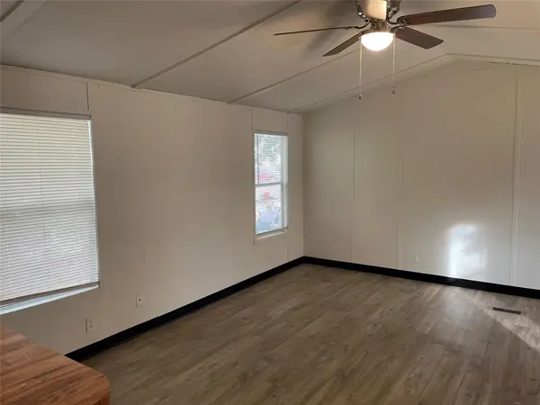 102 Mendy Lane, Tye, TX 79563