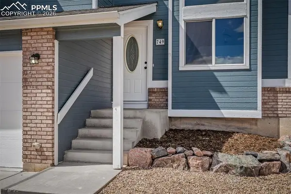 749 Memory LN, Fountain, CO 80817