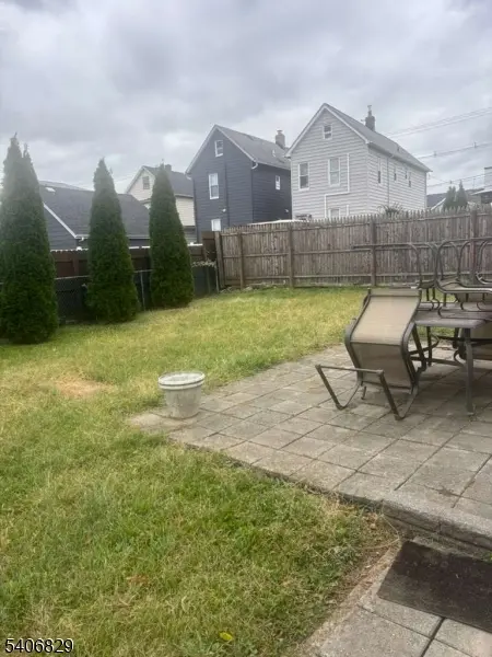 21 Main St, Linden City, NJ 07036