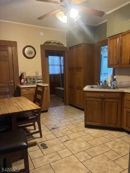 21 Main St, Linden City, NJ 07036