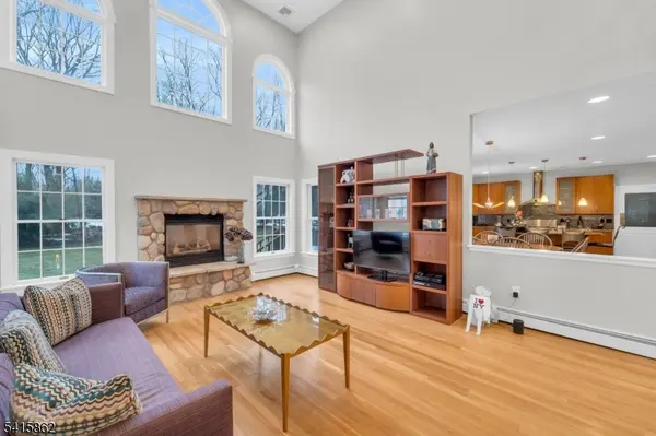 1 Sherwood Ct, Old Tappan Boro, NJ 07675