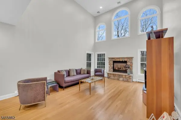 1 Sherwood Ct, Old Tappan Boro, NJ 07675