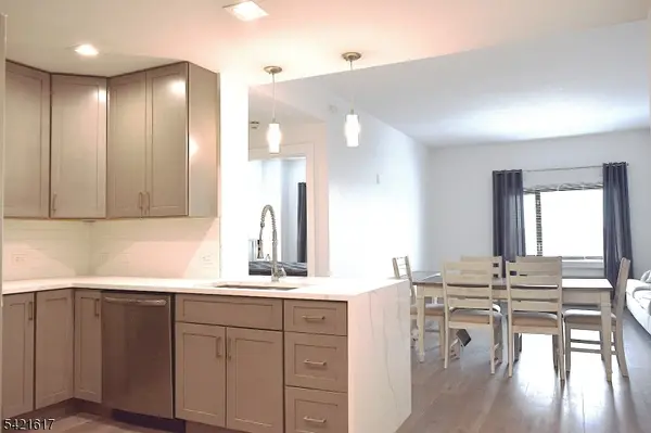 1 Carriage City Plz #920, Rahway City, NJ 07065