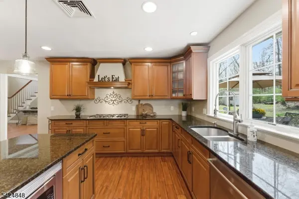 18 Valhalla Rd, Montville Twp., NJ 07045