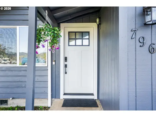 796 S R ST, Cottage Grove, OR 97424