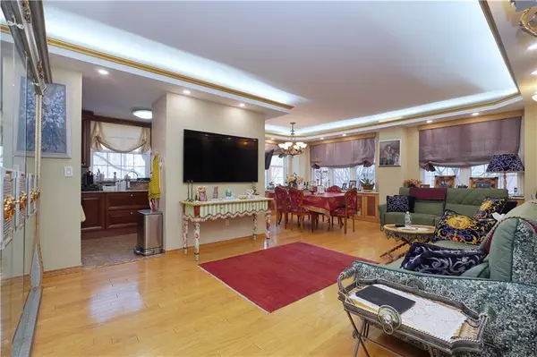 155 Oceana DR East #2C, Brooklyn, NY 11235