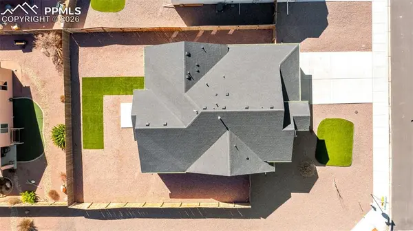 2402 Sunrise LN, Pueblo, CO 81008