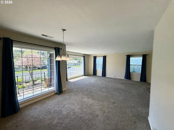 215 NE BROADWAY ST, Myrtle Creek, OR 97457