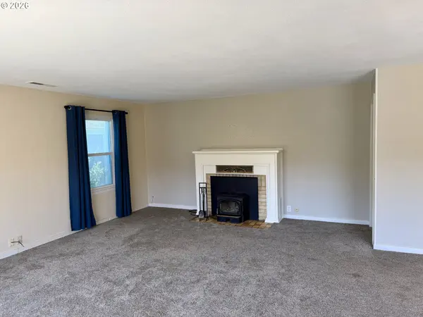 215 NE BROADWAY ST, Myrtle Creek, OR 97457