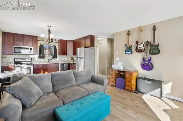 11 Valley CIR, Guffey, CO 80820