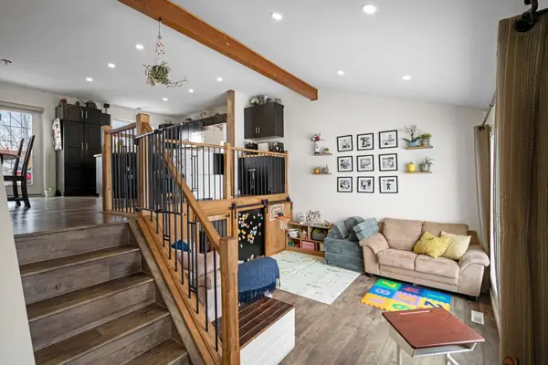 4202 71 ST, Camrose, AB T4V 3Z4