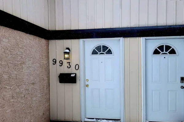 9930 26 ST SW, Calgary, AB T2V 4E9