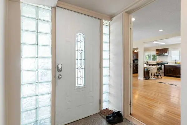 87 Hillgrove DR SW, Calgary, AB T2V 3L8