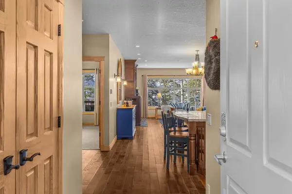 3 Aspen GLN #202, Canmore, AB T1W 1A6