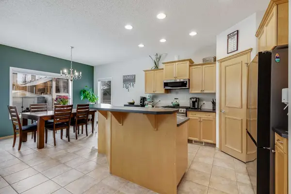 96 Chapala SQ SE, Calgary, AB T2X 3T5