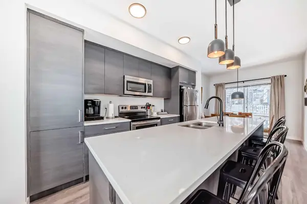 1302 Jumping Pound Common, Cochrane, AB T4C 2L1