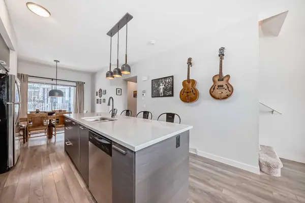 1302 Jumping Pound Common, Cochrane, AB T4C 2L1