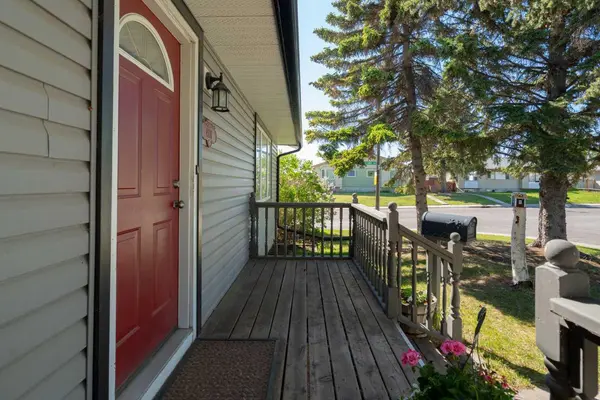 4609 Marcombe WAY NE, Calgary, AB T2A 3G6