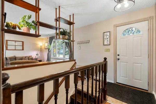 4609 Marcombe WAY NE, Calgary, AB T2A 3G6