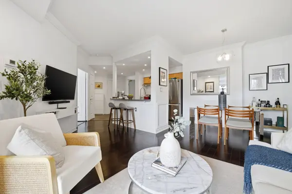 1750 Bayview AVE #405, Toronto C10, ON M4G 3C4