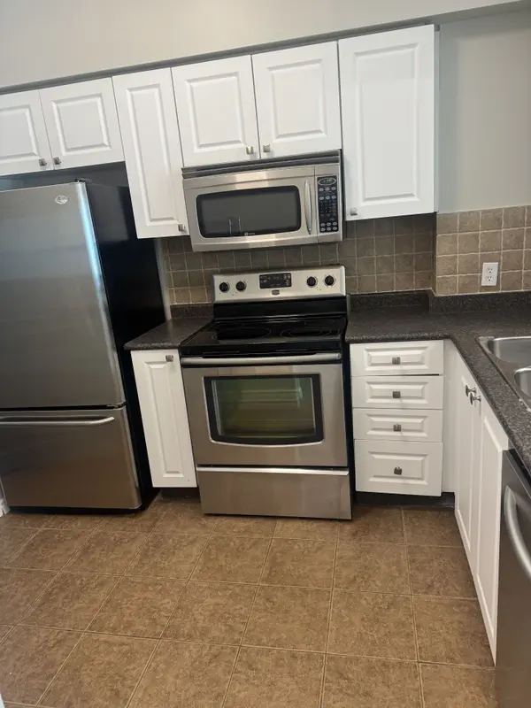 8 Lee Centre DR #PH207, Toronto E09, ON M1H 3H8