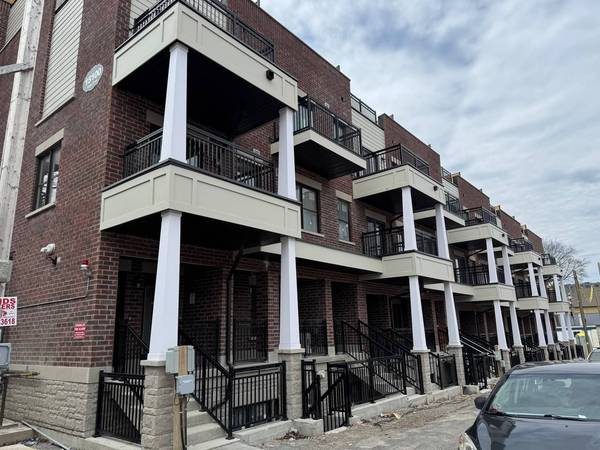 15100 Yonge ST W #224, Aurora, ON L4G 1M2