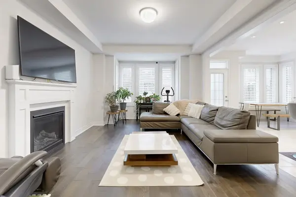 50 Ben Sinclair AVE, East Gwillimbury, ON L9N 0S2