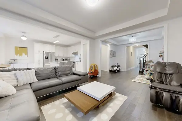 50 Ben Sinclair AVE, East Gwillimbury, ON L9N 0S2