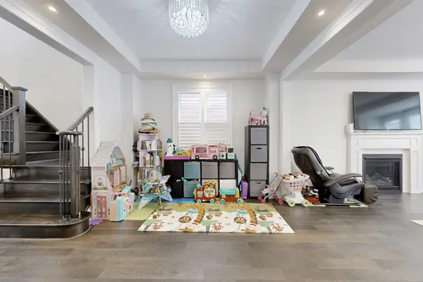 50 Ben Sinclair AVE, East Gwillimbury, ON L9N 0S2