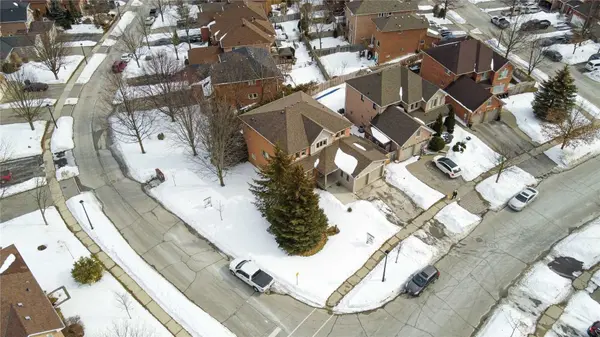 355 Carruthers AVE, Newmarket, ON L3X 2B7