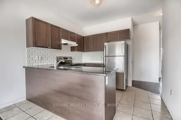 4 Gwendolyn ST, Barrie, ON L4N 6Z3