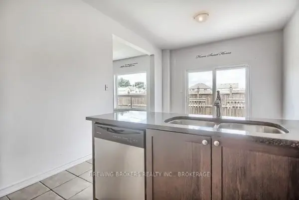 4 Gwendolyn ST, Barrie, ON L4N 6Z3