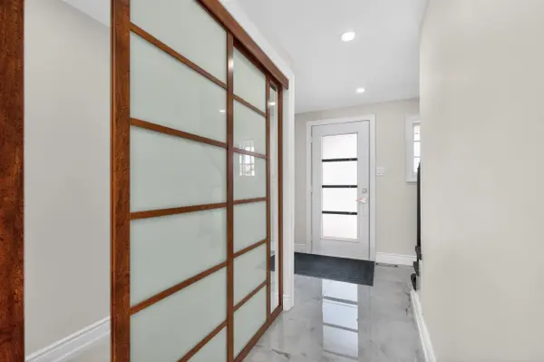 283 Dunsmore LN, Barrie, ON L4M 7A7