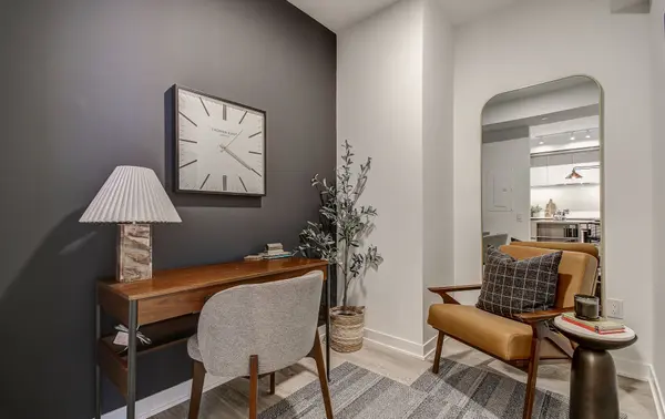 2495 Eglinton AVE W #2705, Mississauga, ON L5M 2T2