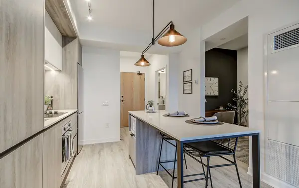 2495 Eglinton AVE W #2705, Mississauga, ON L5M 2T2