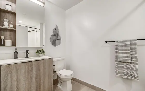 2495 Eglinton AVE W #517, Mississauga, ON L5M 2T2