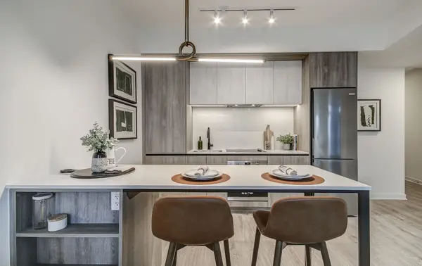 2495 Eglinton AVE W #517, Mississauga, ON L5M 2T2