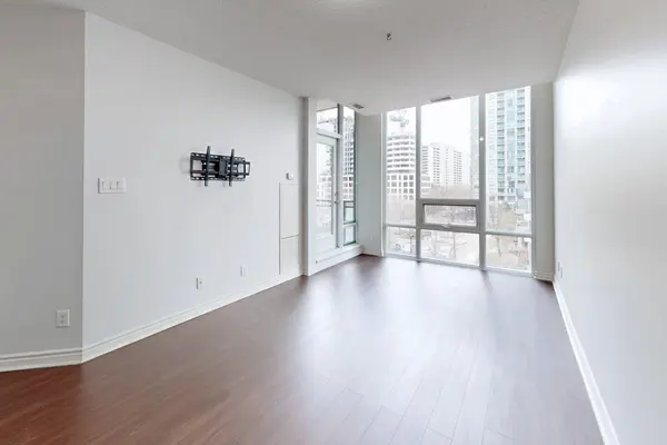 3525 Kariya DR #316, Mississauga, ON L5B 0C2