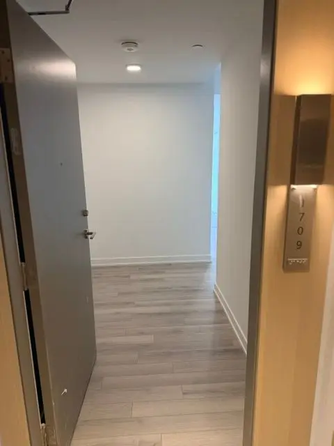 15 Skyridge DR #1709, Brampton, ON L6P 4S3