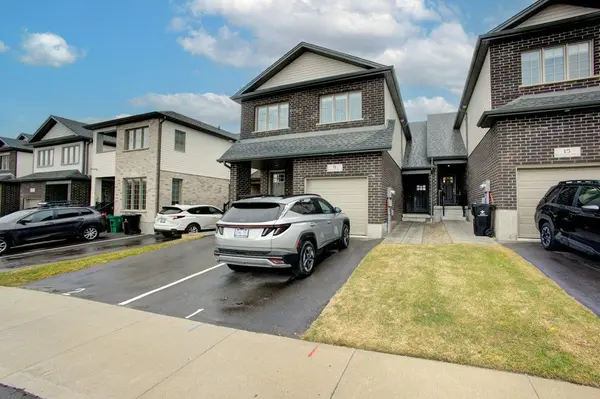 11 Rockcliffe DR #2, Kitchener, ON N2R 1W5