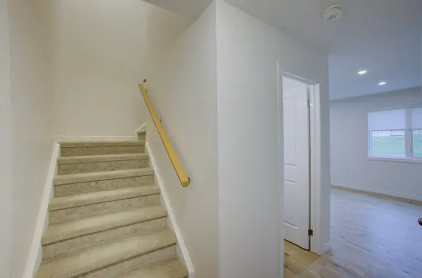 11 Rockcliffe DR #2, Kitchener, ON N2R 1W5