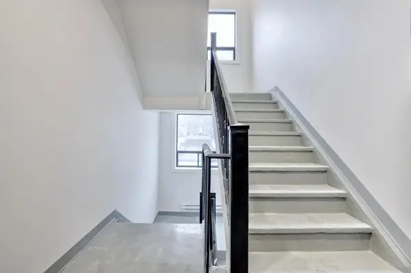 20 Duke ST #303, Hamilton, ON L8P 1X1