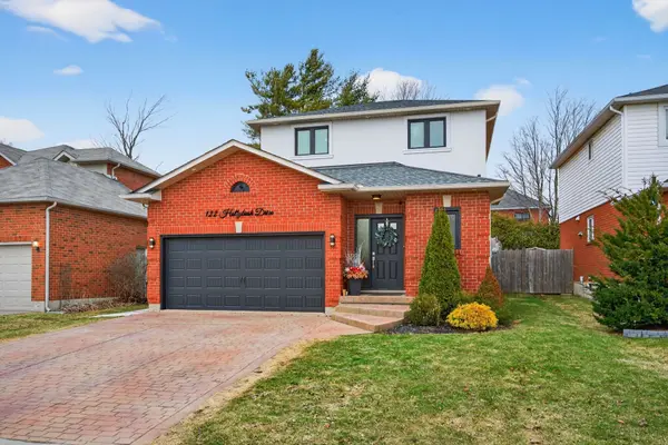 122 Hollybush DR, Hamilton, ON L8B 0P1